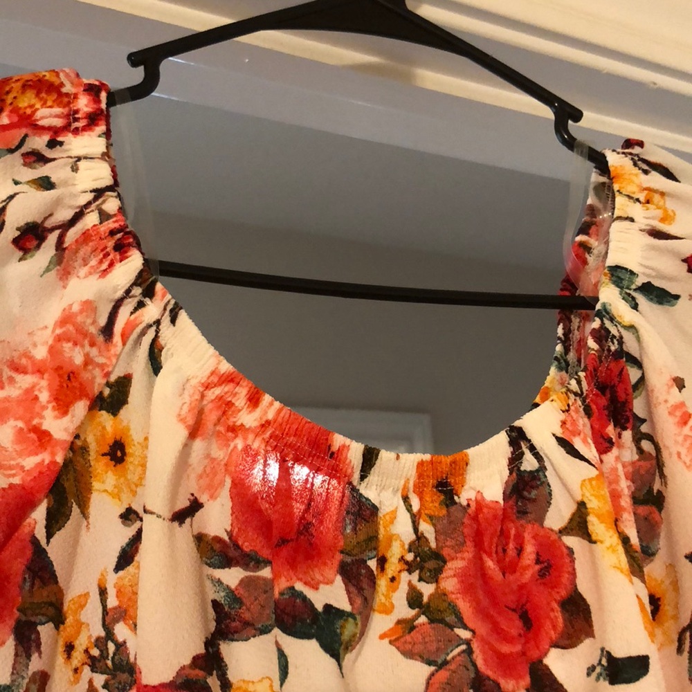 Off Shoulder Spring Blouse - Picture 2 of 3